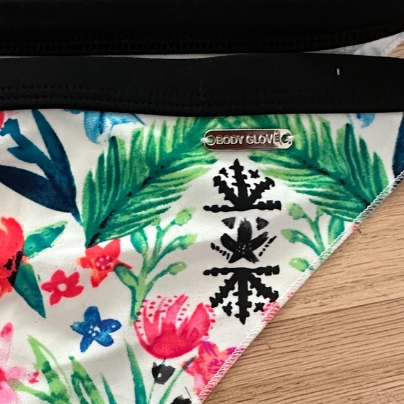 Body Glove tanga floral bikini bottoms with tie-up sides and ruching - L - Picture 5 of 7
